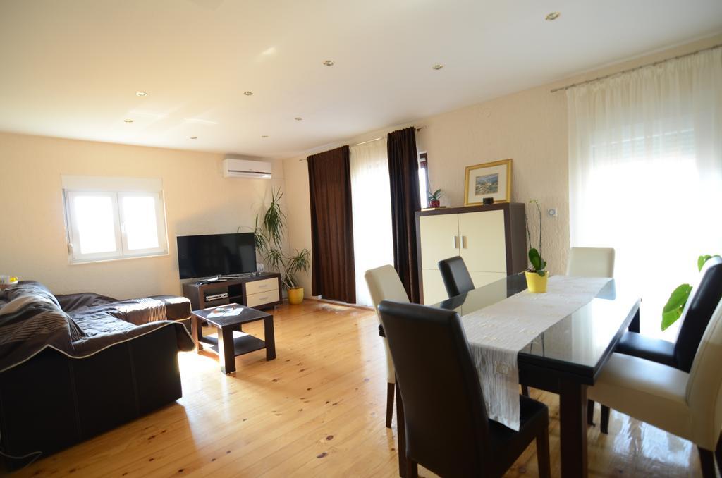Apartment Emi Sukošan Kültér fotó